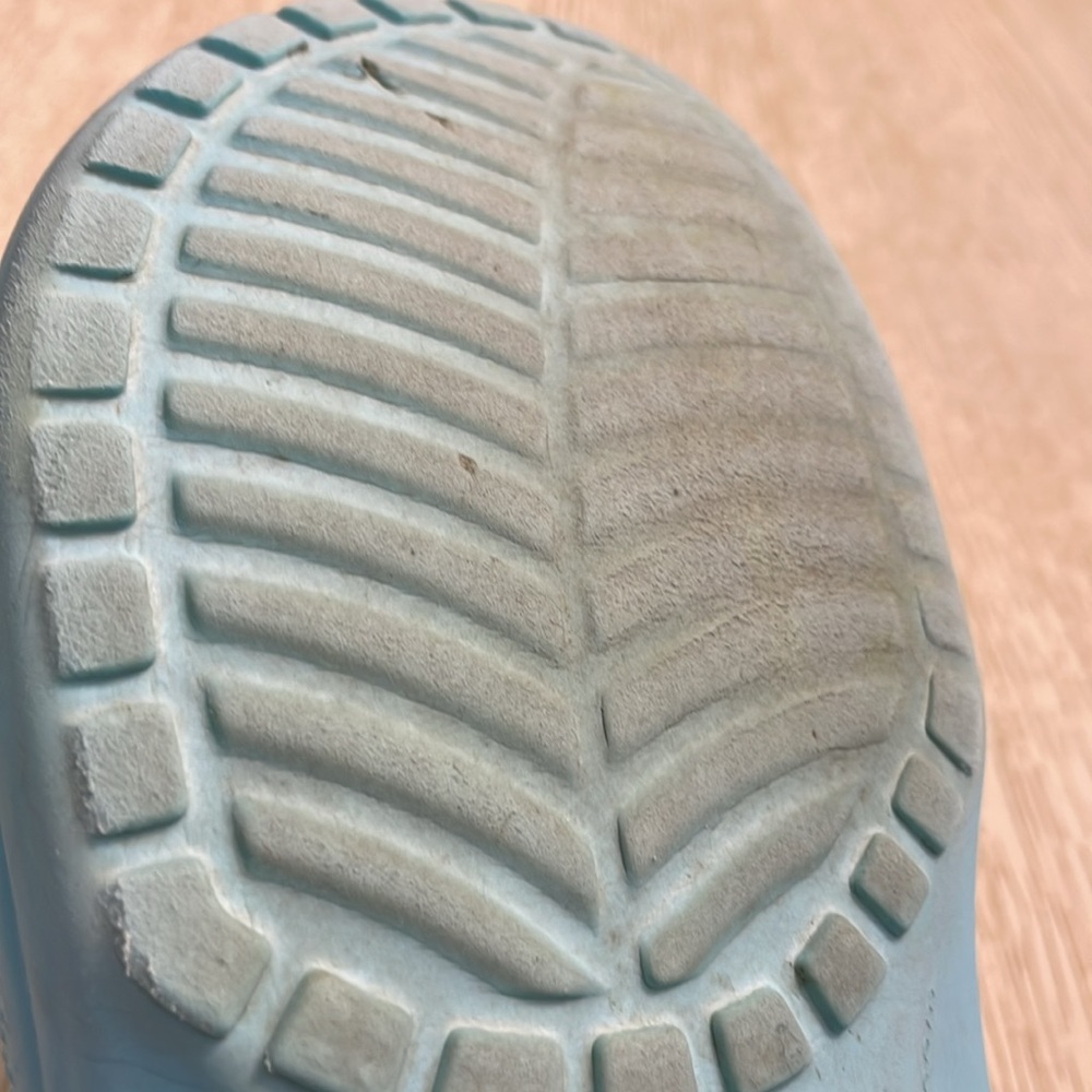 Crocs Classic Clog Shoes (Cyan Blue). - Picture 9 of 12